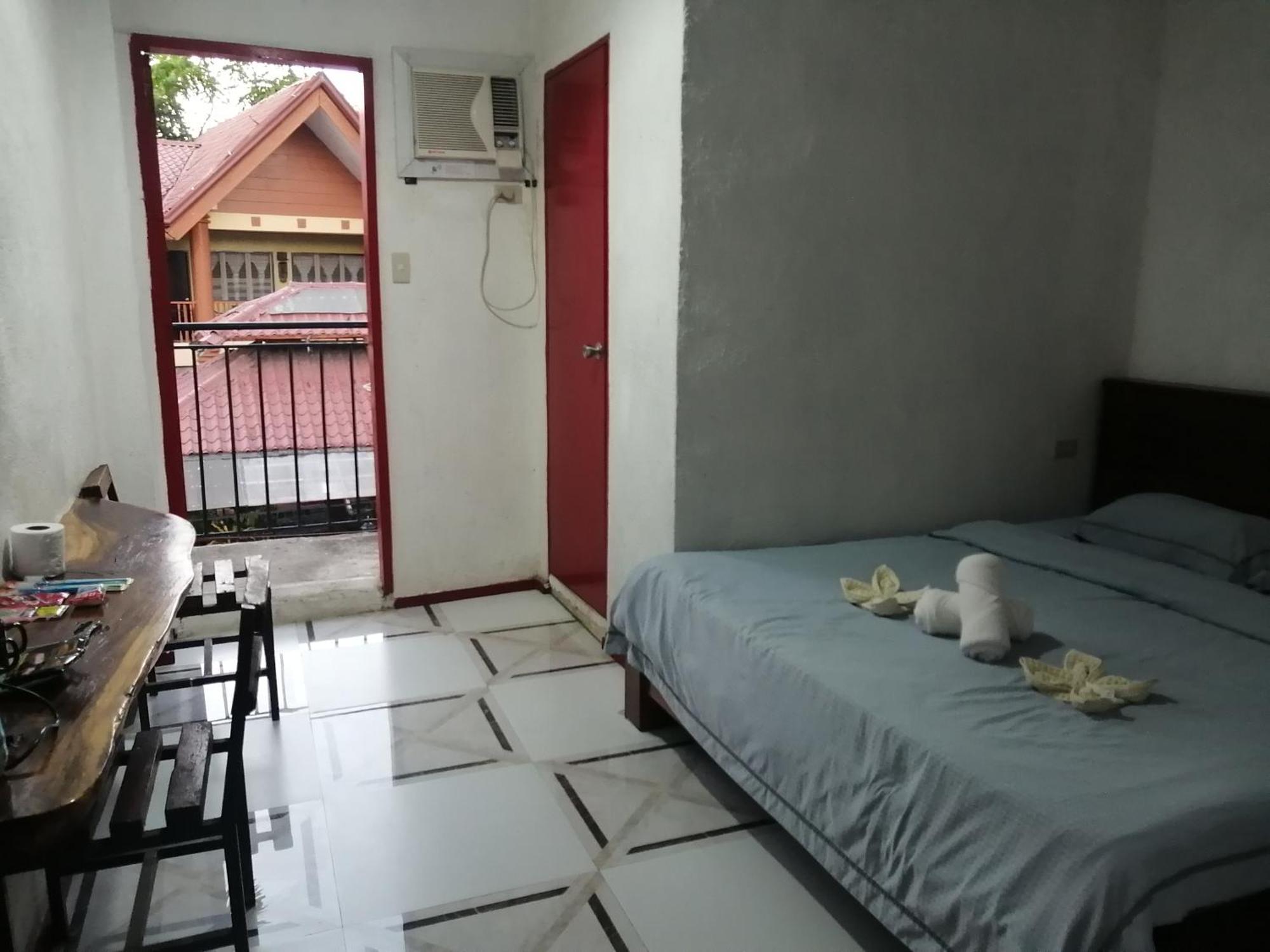 Panda Guest House Coron Exterior photo